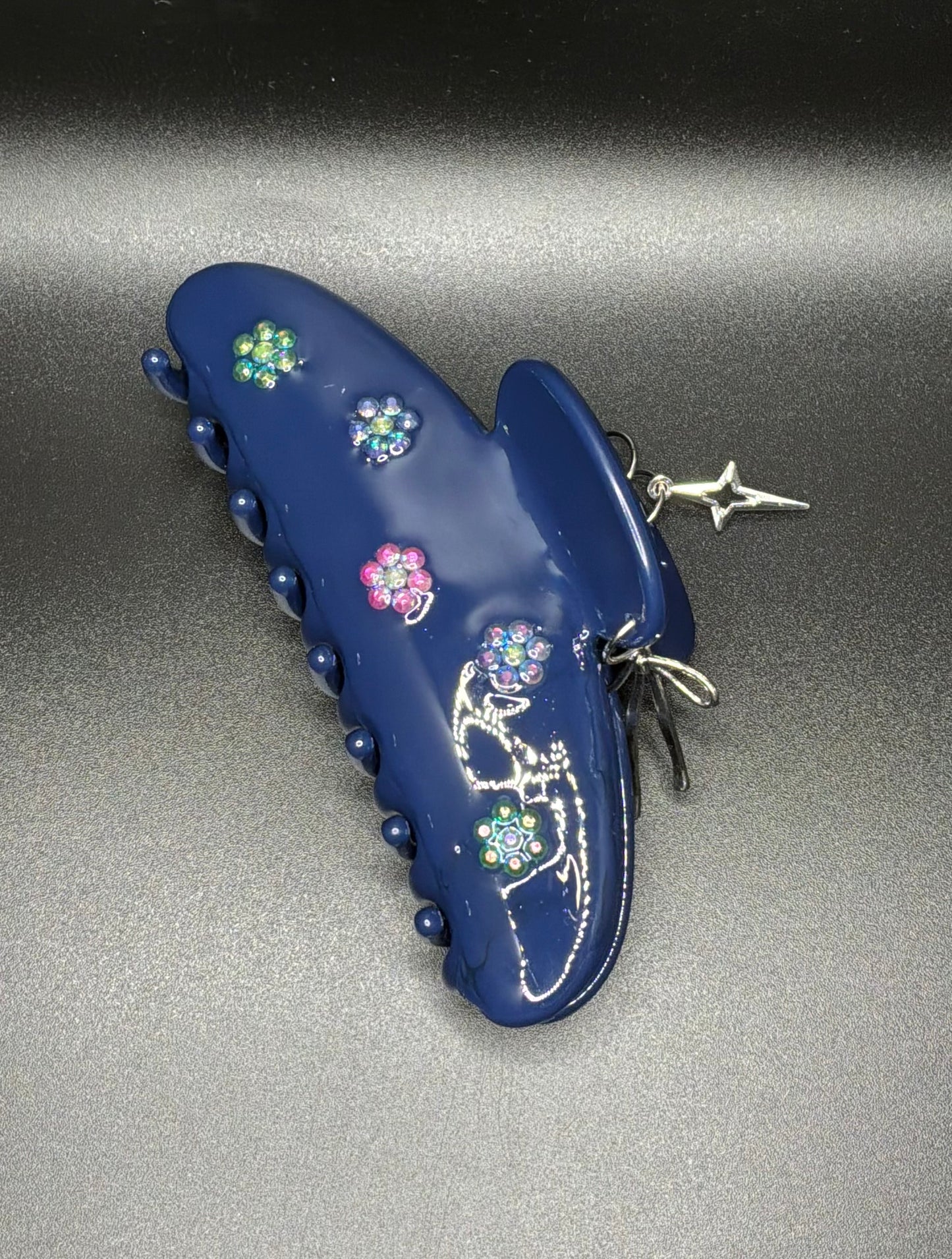 Flower w/charms Claw clip