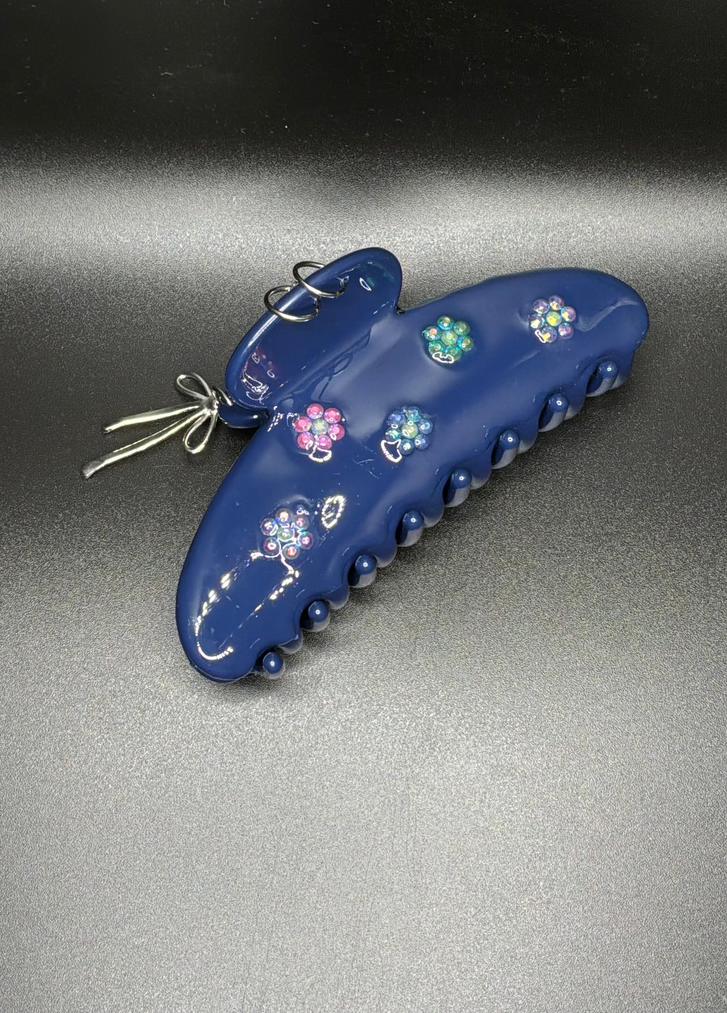 Flower w/charms Claw clip