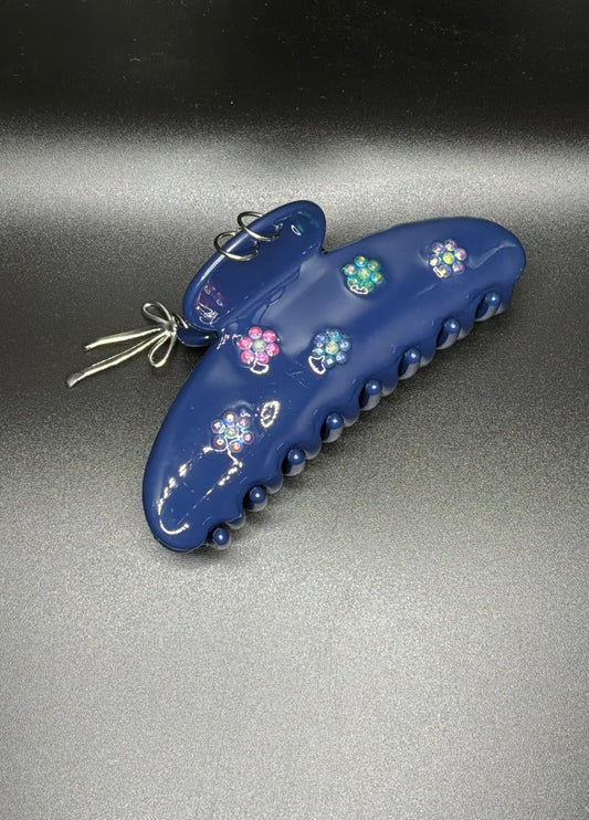Flower w/charms Claw clip
