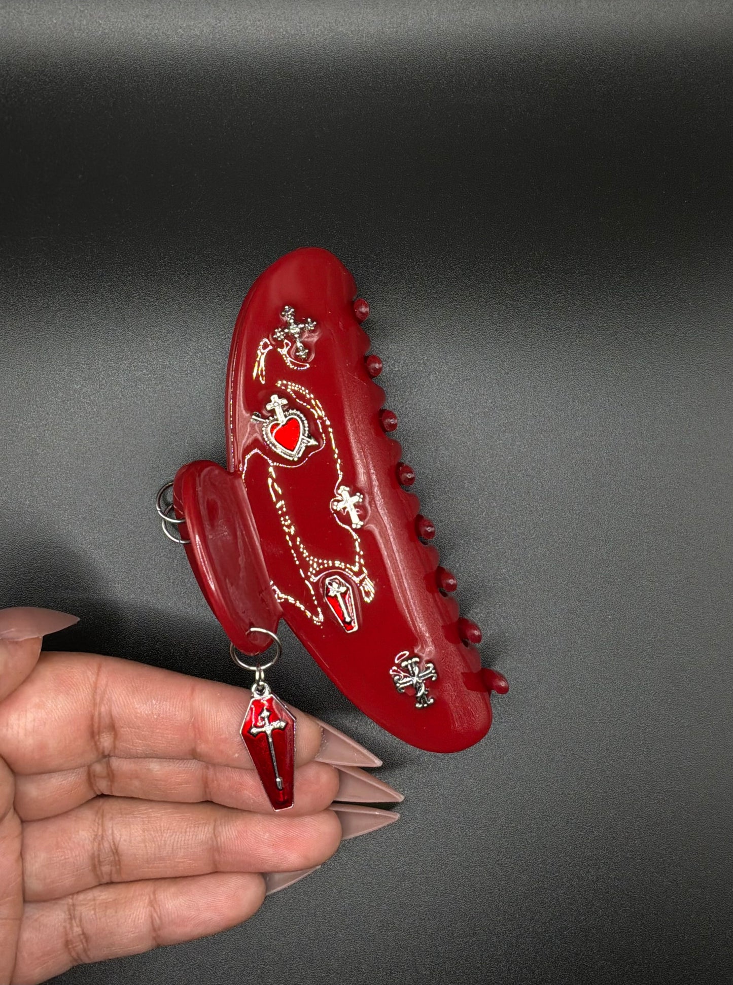 Red coffin Claw clip